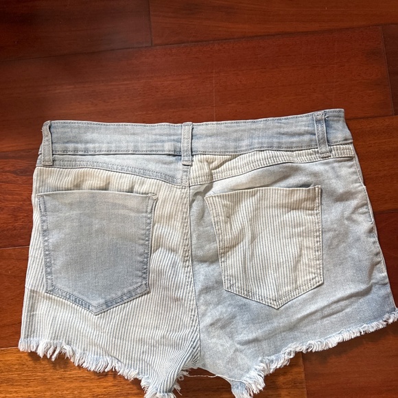 Jean High Rise Shorts - Picture 4 of 4